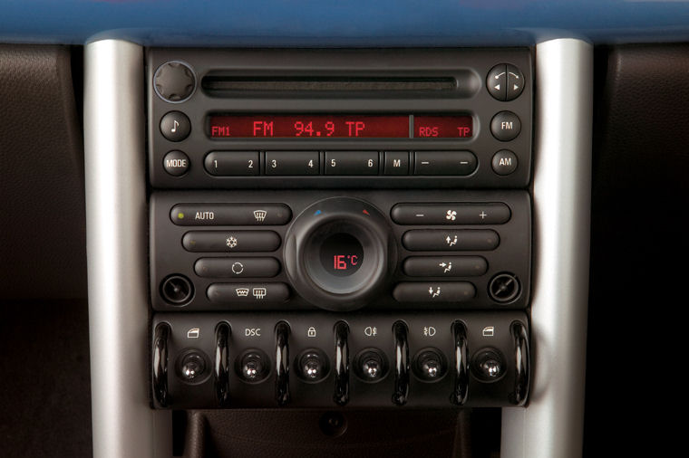 2005 Mini Cooper Convertible Center Console Picture / Pic / Image